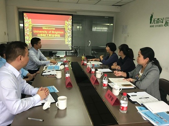 我院与英国布莱顿大学举行合作与交流座谈会