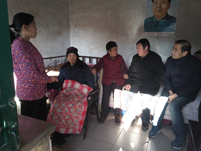 学院领导走访慰问帮扶村困难群众