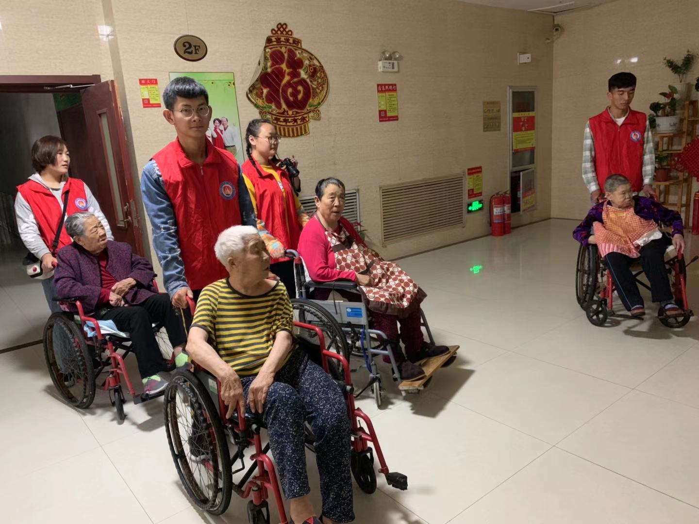 月满中秋 情暖轻院