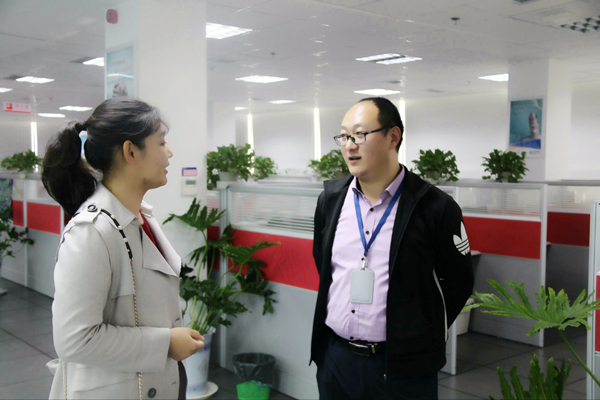 工商管理系教师走访跟岗实习学生