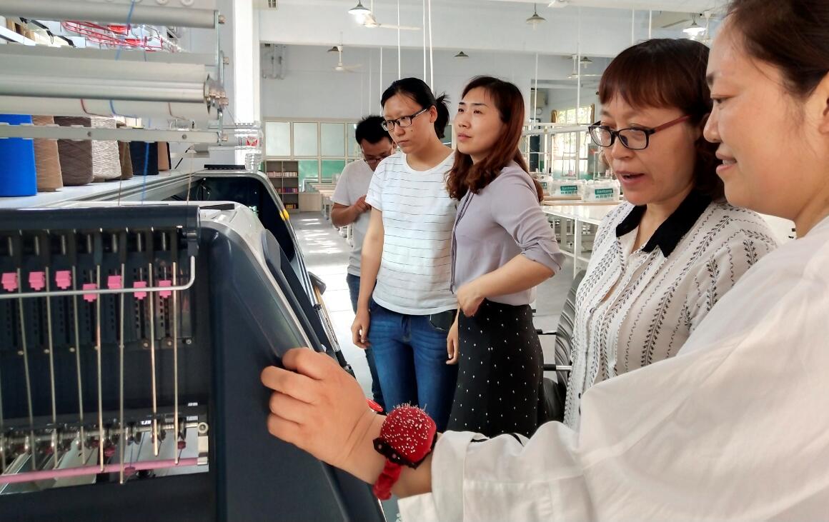 纺织服装工业设计中心系列教师培训报道（一）——电脑横机培训