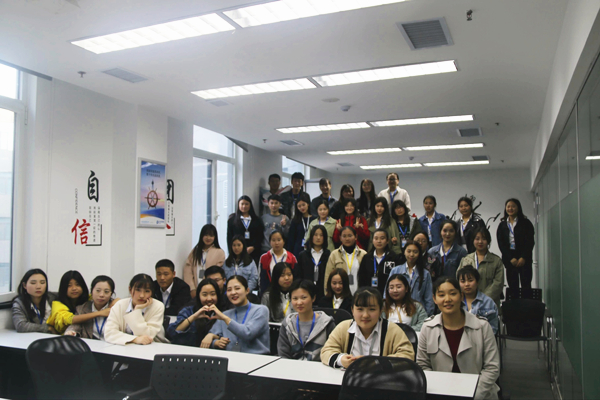 工商管理系教师走访跟岗实习学生