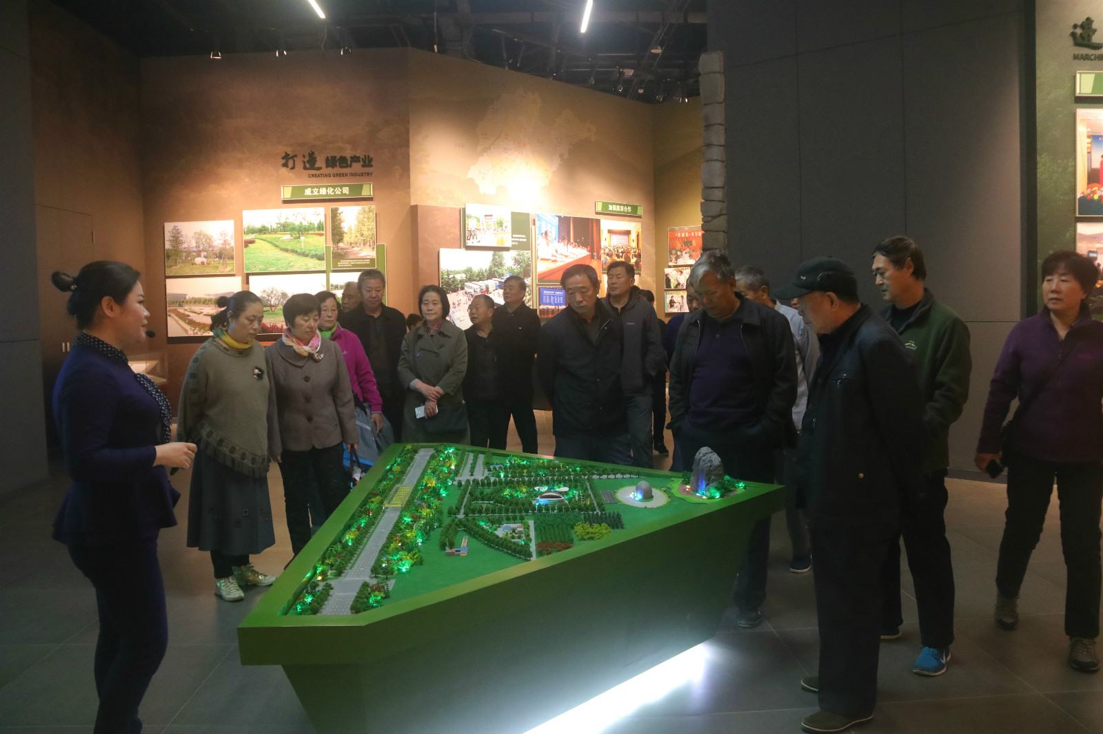 学院重阳节组织老干部参观原山艰苦创业纪念馆