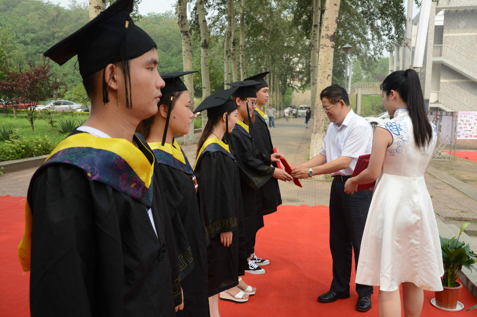 相约在七月，青春不散场——学院举行2017届毕业生毕业典礼