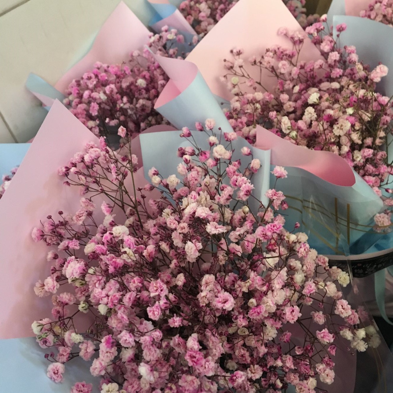 小小鲜花,大大温暖——工商管理系庆祝三八妇女节活动圆满成功