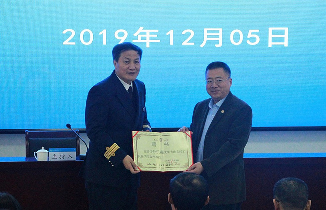 学校举行《中国机长》与当代民航精神专题报告