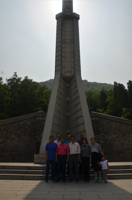 走进黑铁山，弘扬革命先烈精神——后勤党支部主题党日活动