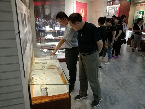 缅怀先烈,继承遗志—工商管理系党支部开展参观黑铁山抗日武装起义纪念馆主题党日活动