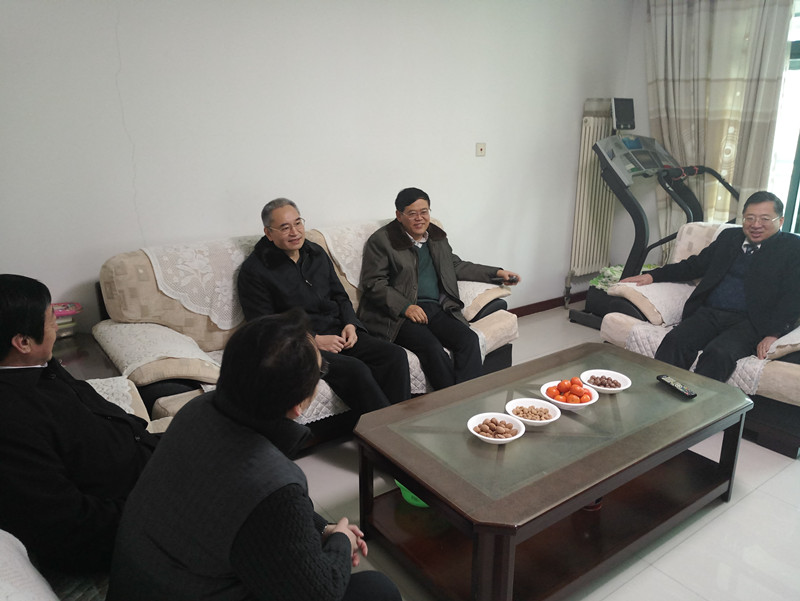 学院领导走访慰问离退休老同志