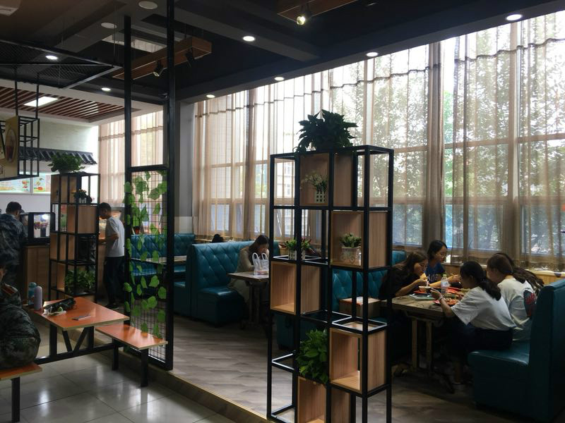 提升食堂“颜值”，优化餐饮格局，全力服务师生 ——学院食堂新学期新气象