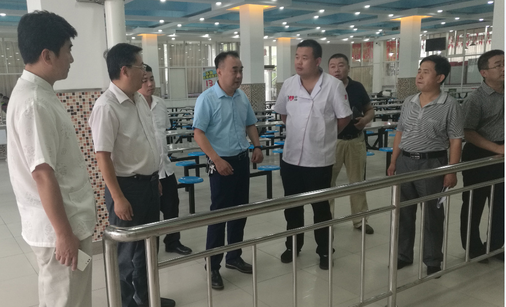 学院领导深入后勤检查学生食堂、公寓指导迎新工作