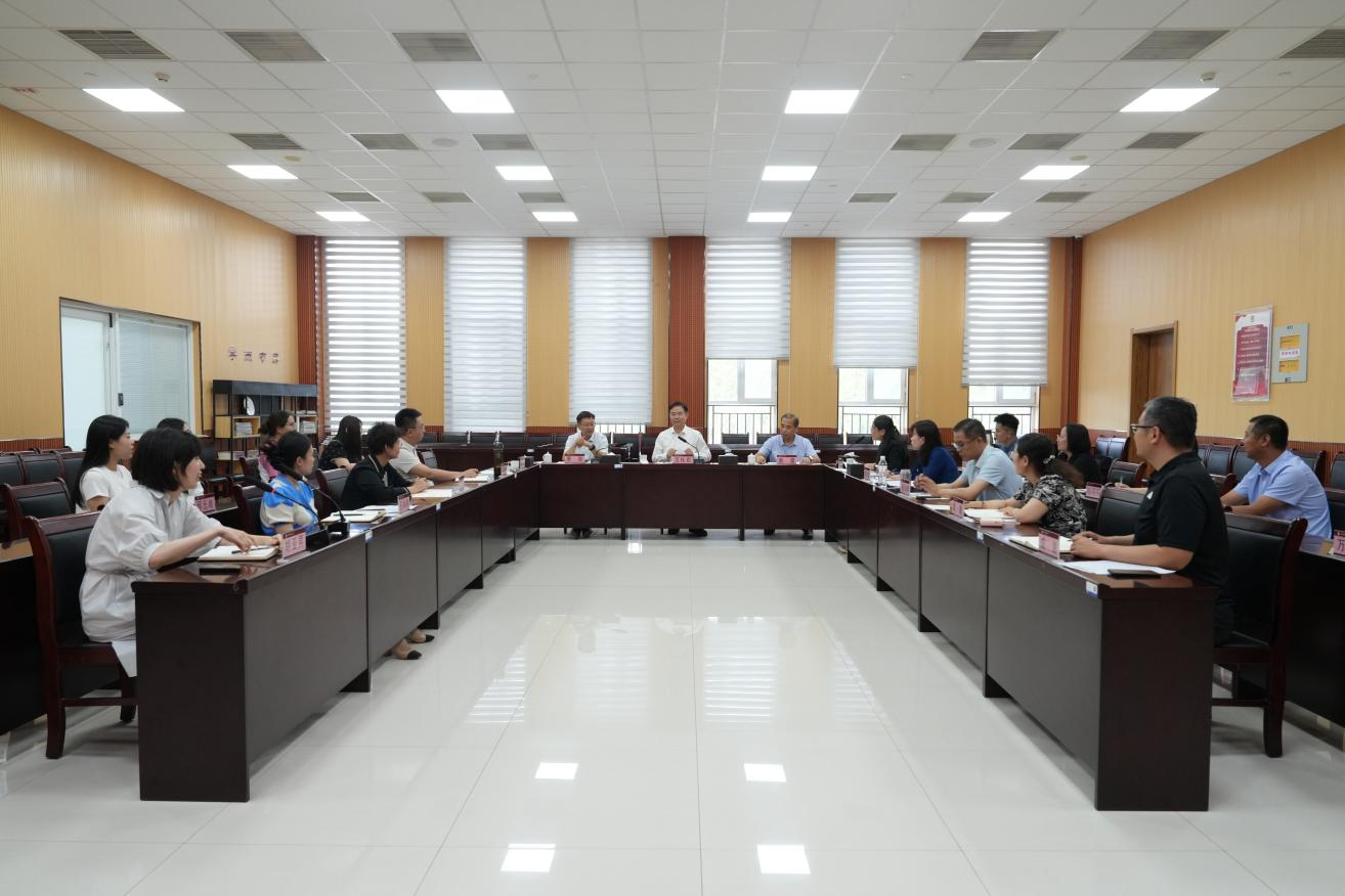 学校召开思政课建设专题会议