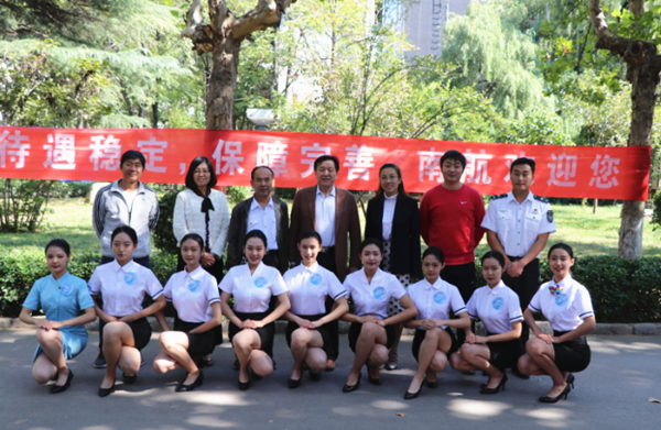 工商管理系空中乘务专业学生参加中国南方航空公司面试