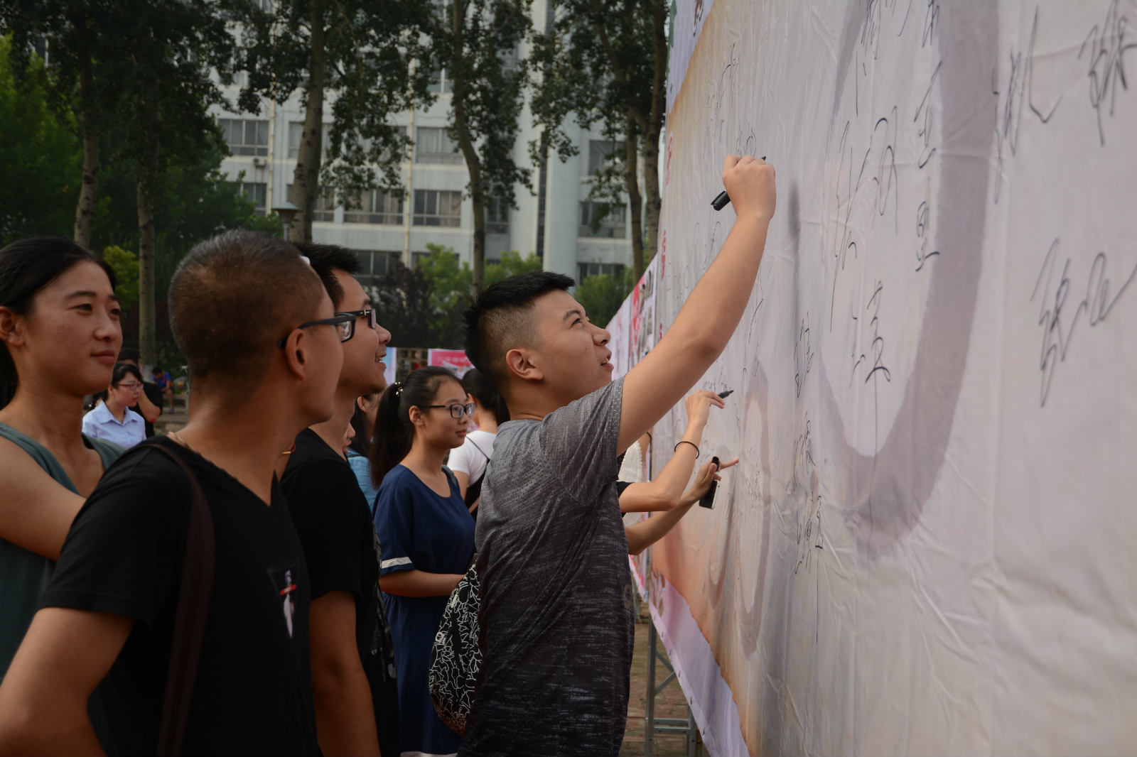 相约在七月，青春不散场——学院举行2017届毕业生毕业典礼