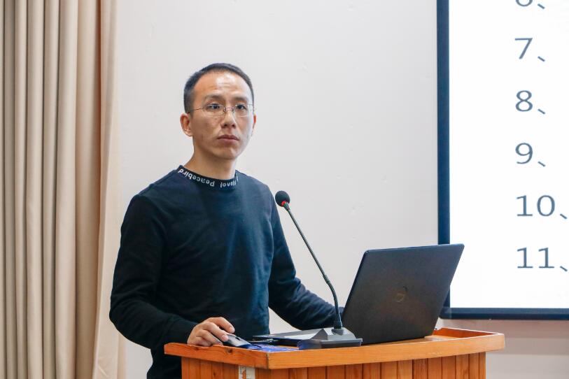 学校举行师德师风建设优秀教师事迹报告会