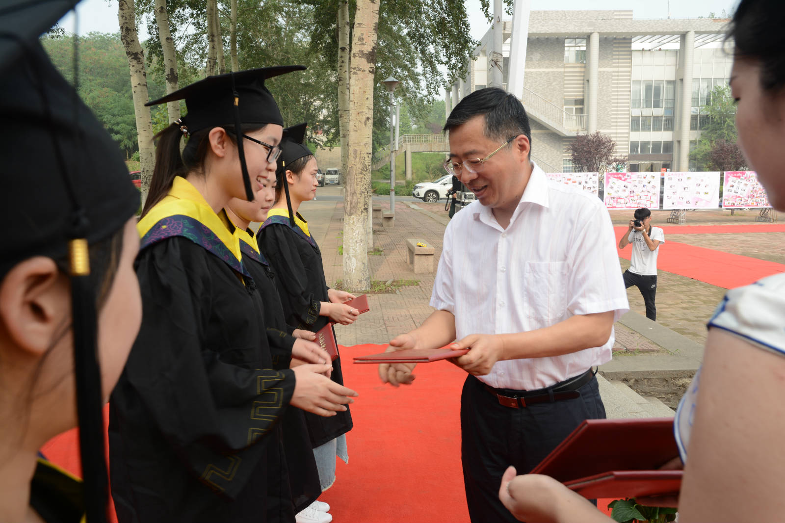 相约在七月，青春不散场——学院举行2017届毕业生毕业典礼