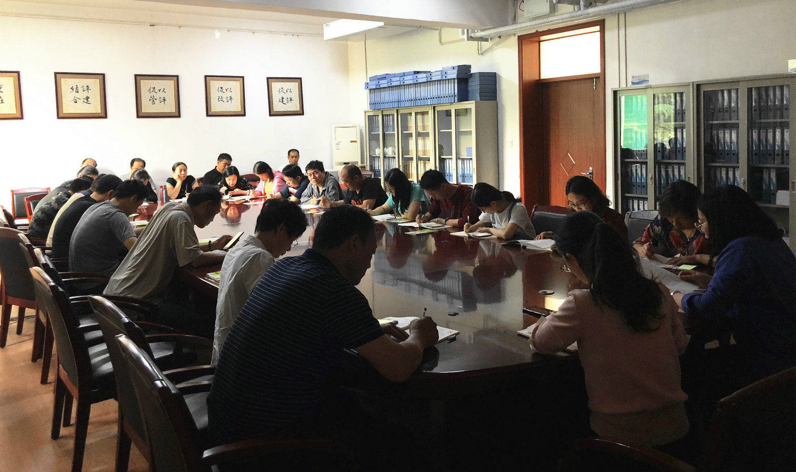 学生党支部开展主题党日活动——务虚会及政治理论集体学习