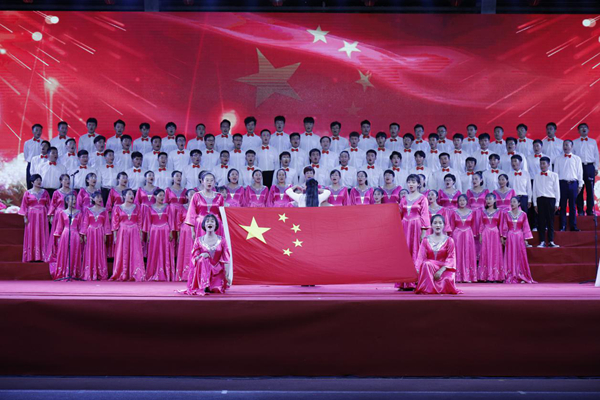 学校“礼赞新中国、奋进新时代”合唱展演活动激情唱响