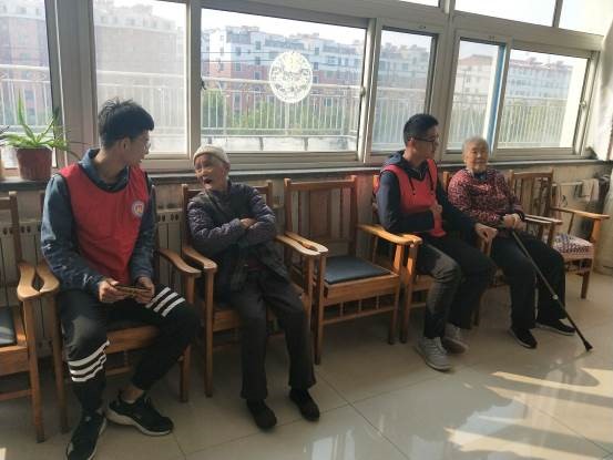 “温暖重阳，送爱心，弘扬中华民族敬老爱老的传统美德”---轻化工程系重阳节活动一