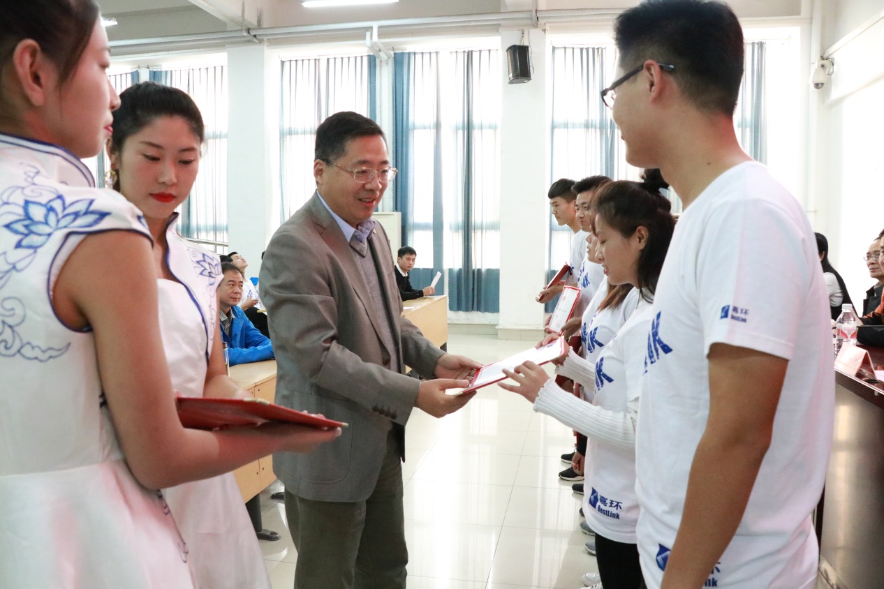 山东轻工职业学院嘉环学院召开2016-2017学年表彰大会