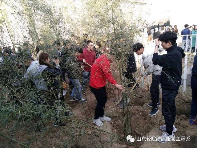 播种绿色,收获希望——纺织服装工程系植树活动