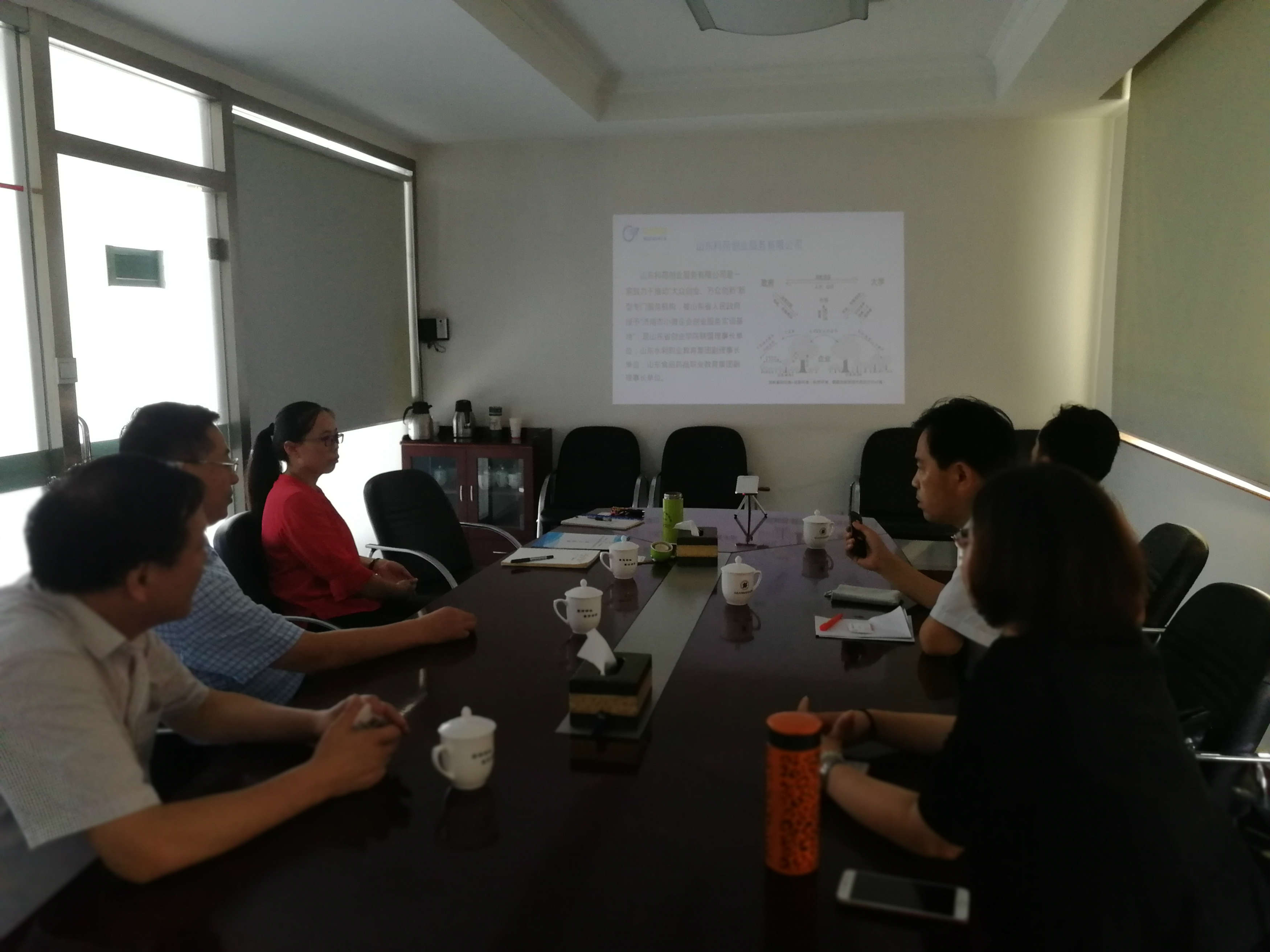 山东省创业创新学院、淄博创业大学等领导来院洽谈合作