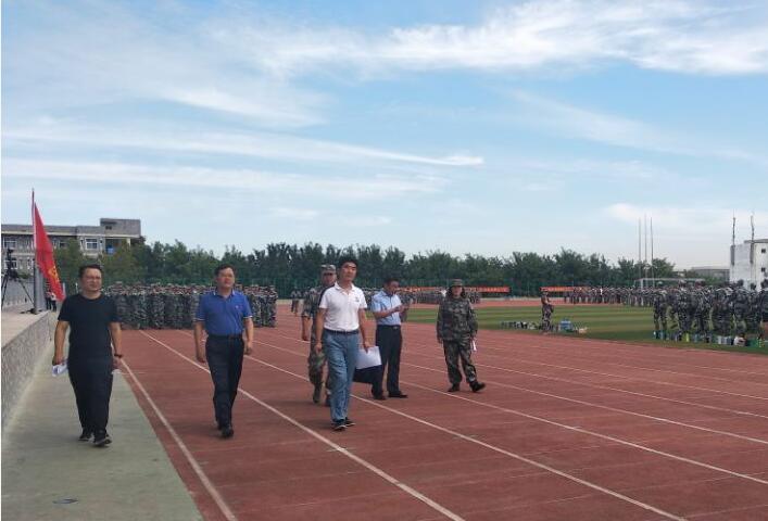 学院领导视察军训情况