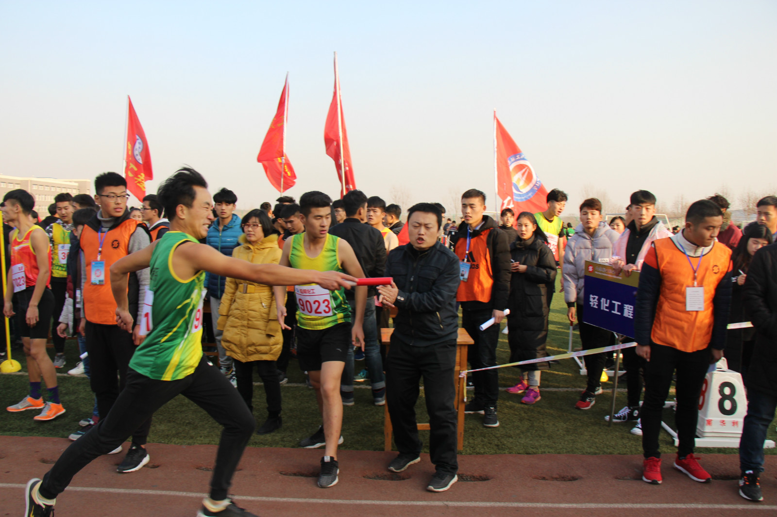 学院万米接力赛传承“一二·九精神”