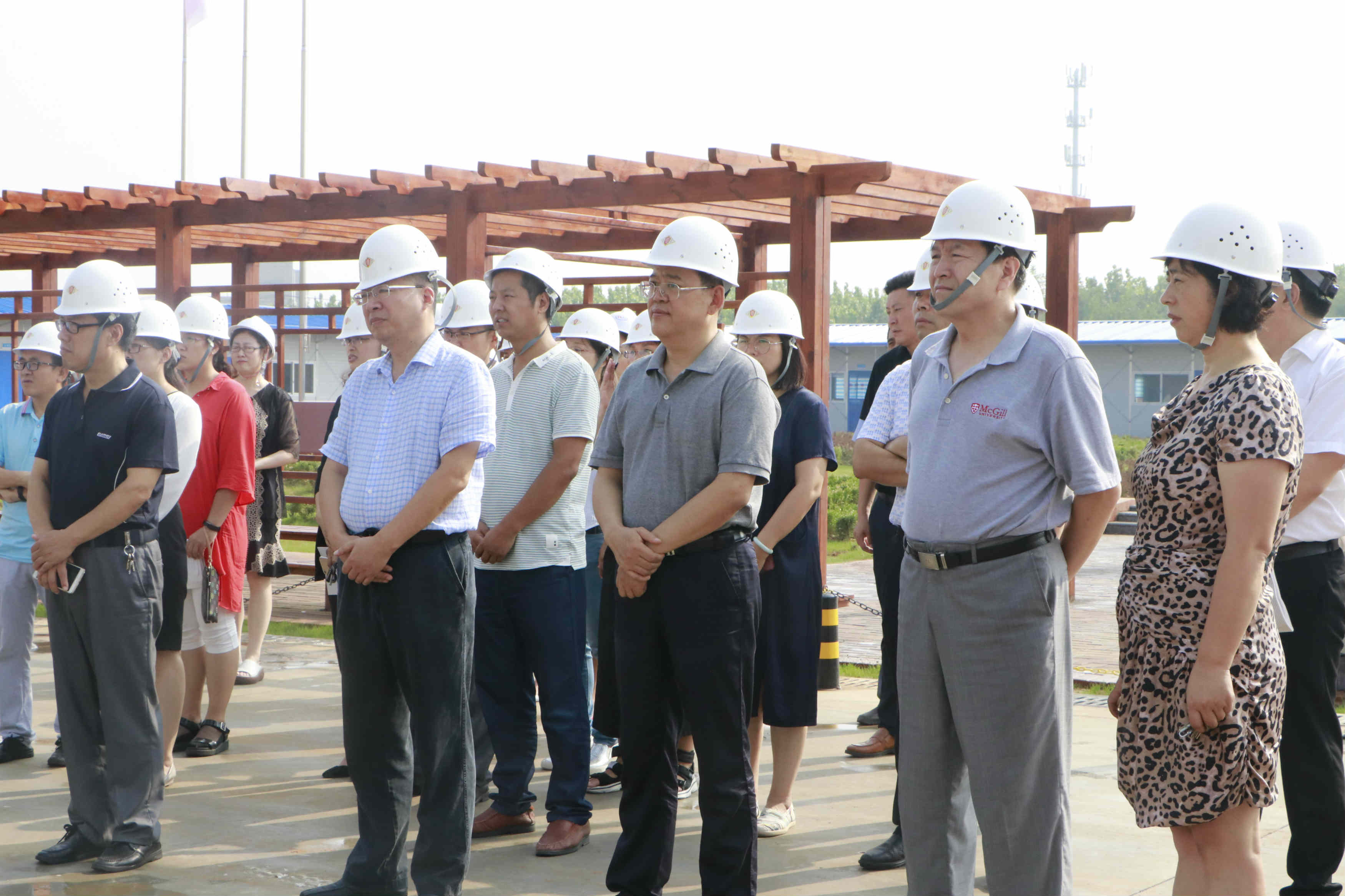 学院召开中层干部现场办公会