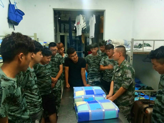 民兵带“新兵” 展机电风采——机电工程系开展民兵带新生宿舍内务整理活动