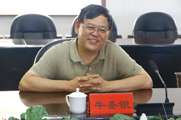 周村区人大常委会主任徐可来校慰问教职员工