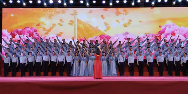 学校“礼赞新中国、奋进新时代”合唱展演活动激情唱响