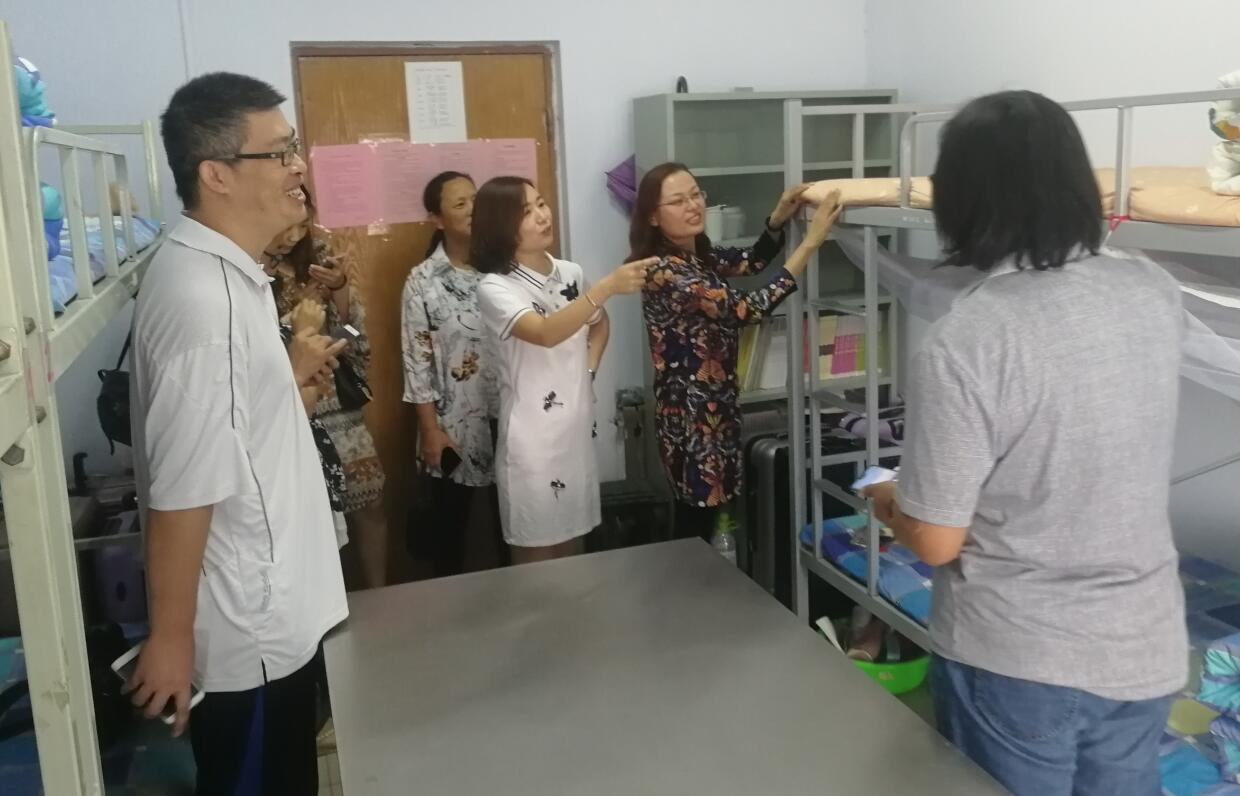 纺织服装工程系开展宿舍安全与卫生大检查