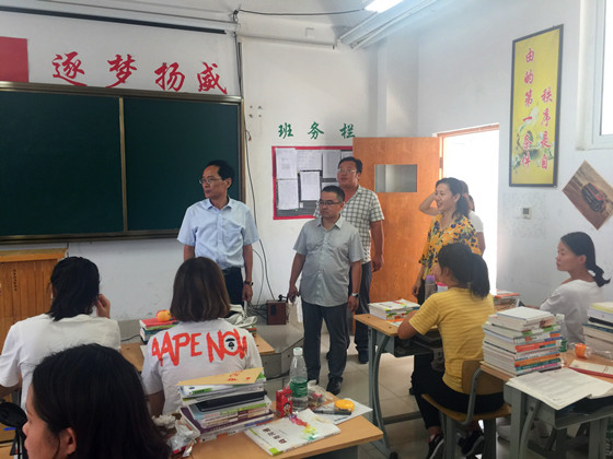 机电工程系开学第一周巡查班级和学生公寓