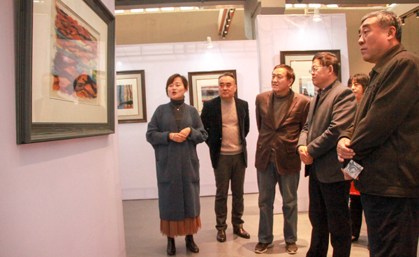 学校举办“礼赞新中国 奋进新时代” 主题艺术作品展