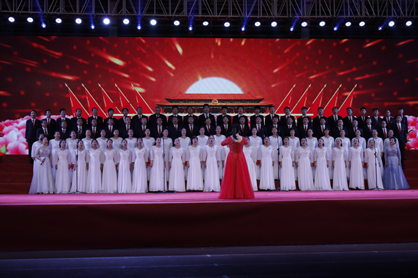 学校“礼赞新中国、奋进新时代”合唱展演活动激情唱响