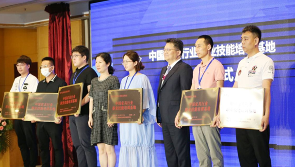 说明: http://art.sdlivc.com/__local/C/13/12/2D16E7E5A9CFA02E12D2332248F_FFDD3E9B_10ACDF.png