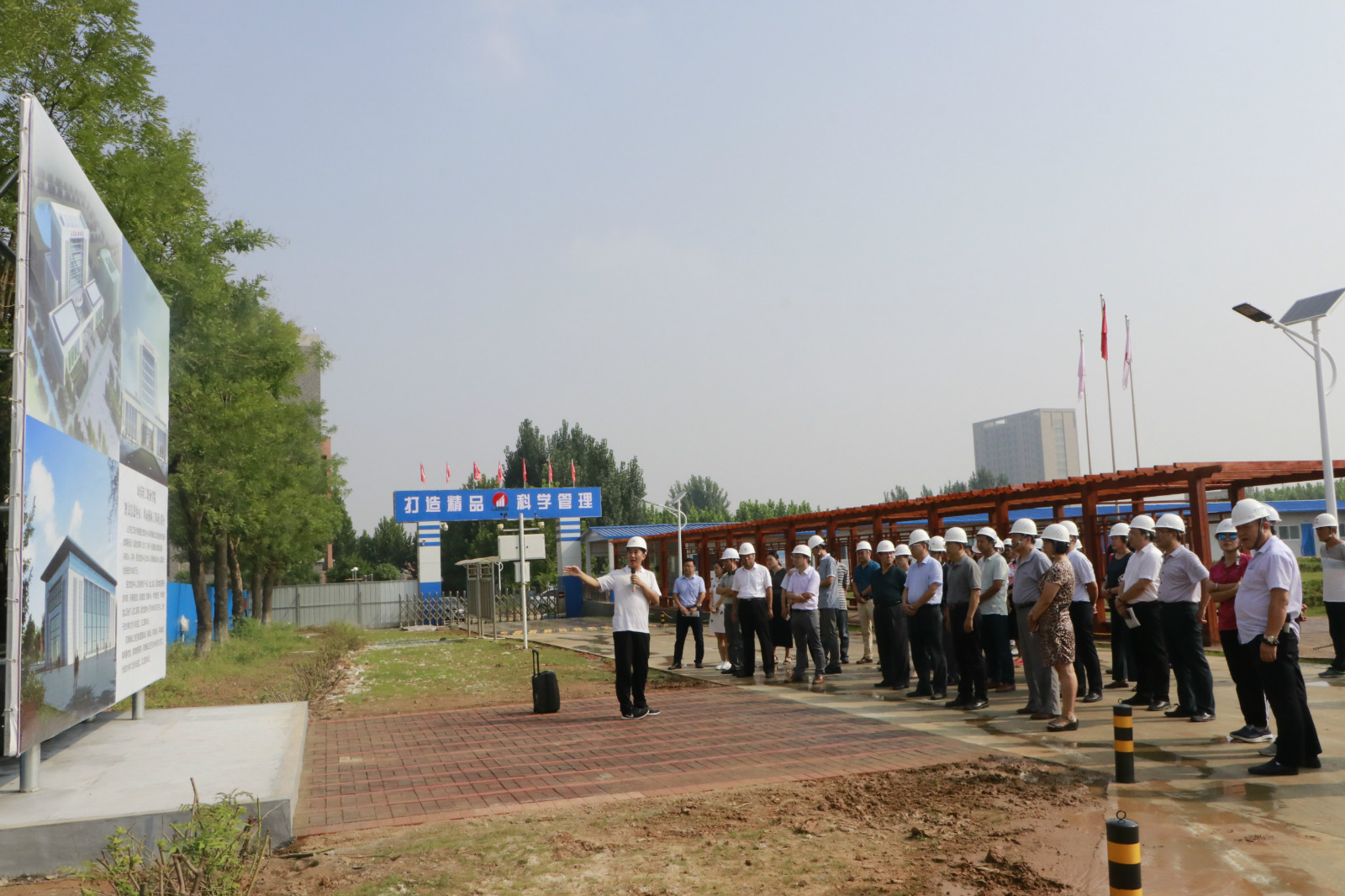 学院召开中层干部现场办公会