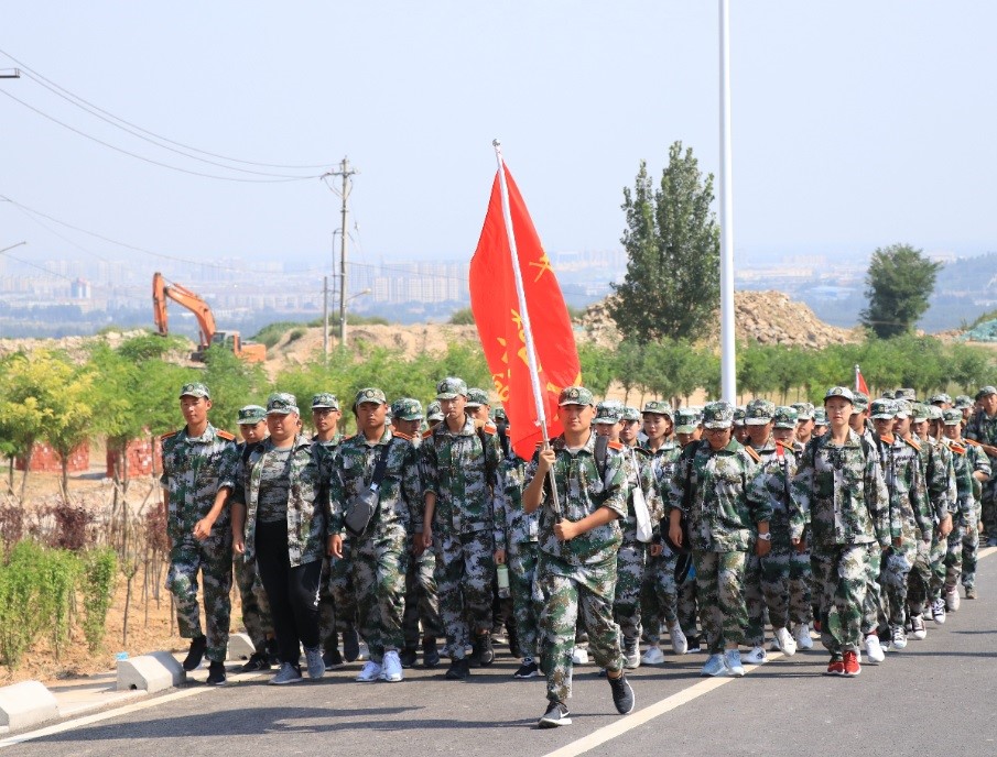 行走拓前程，徒步致青春 ——记山东轻工职业学院军训拉练活动