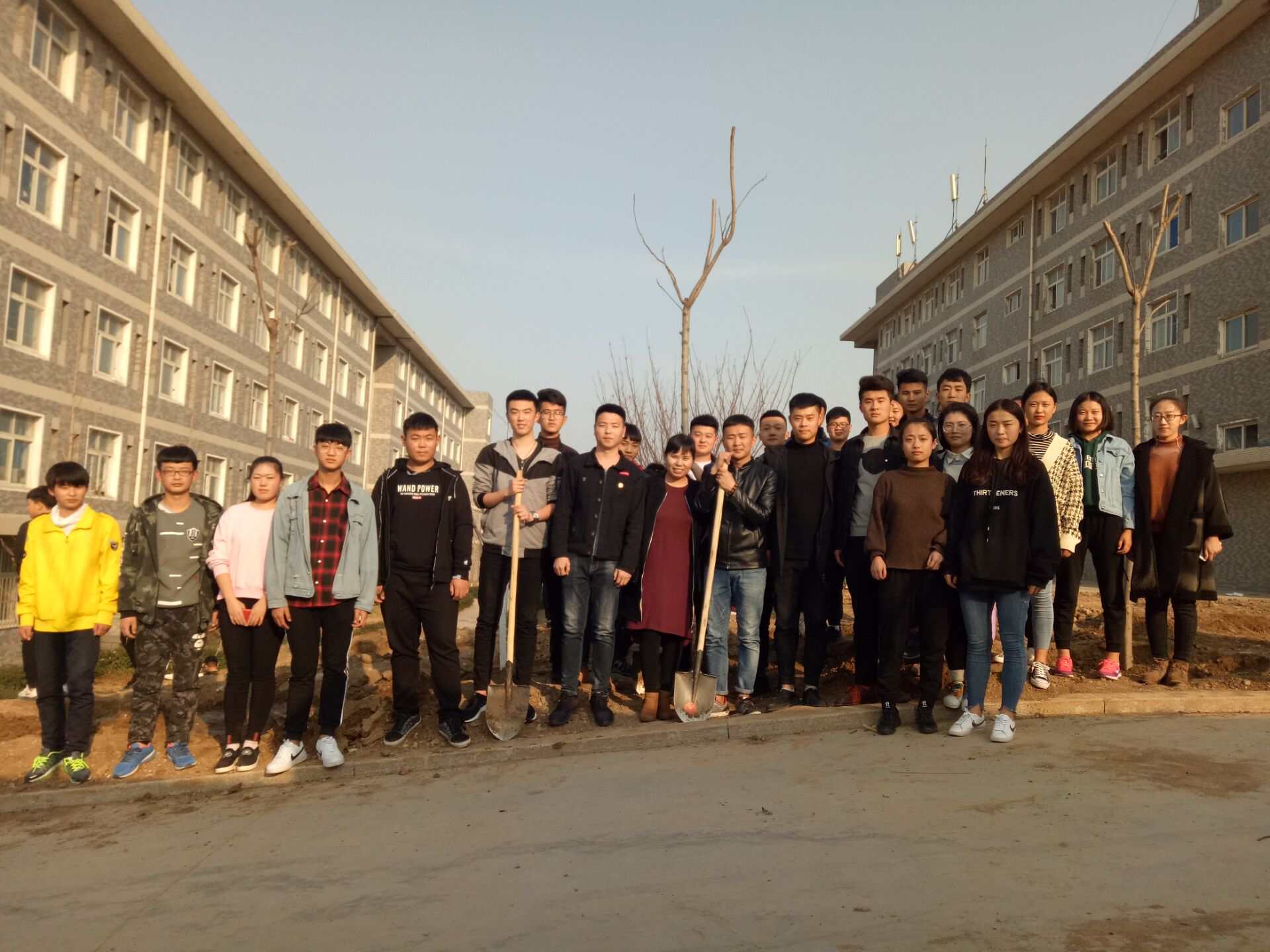 春风十里，种了心意—轻化工程系植树活动