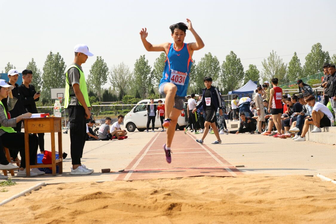 学院第五届田径运动会隆重开幕