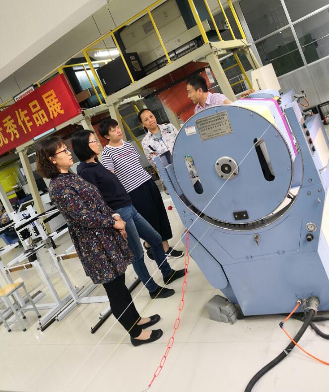 纺织服装工业设计中心系列教师培训报道（三） ——织物打样培训