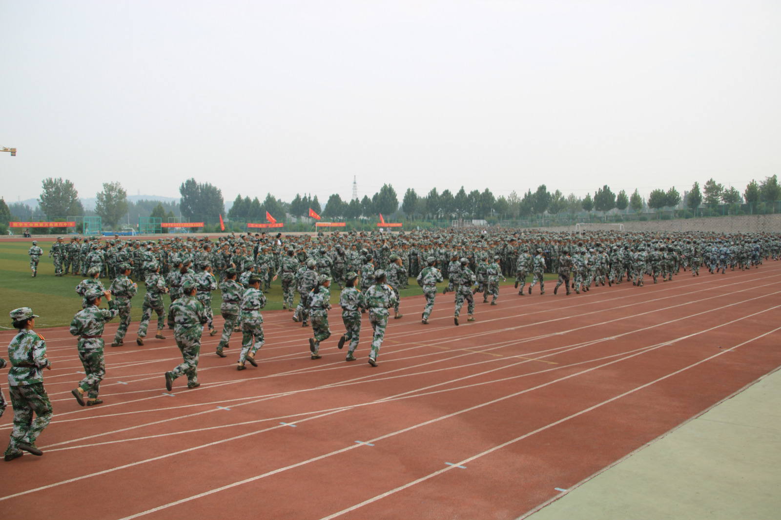 学院开展消防安全教育暨应急疏散和灭火演练活动