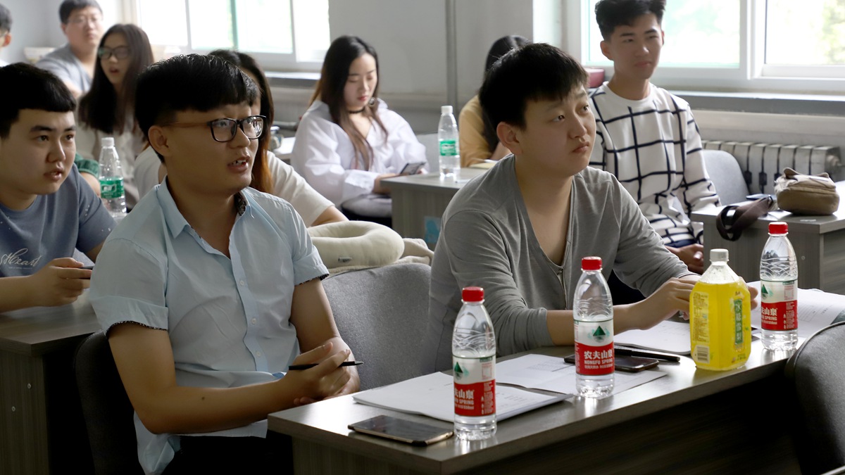 艺术设计系动漫专业2018届毕业设计答辩工作圆满结束