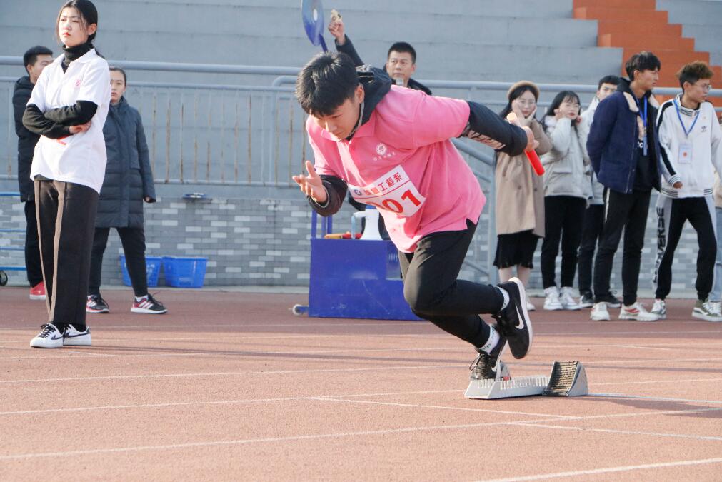 学校成功举办纪念“一二·九”运动 84周年万米接力赛