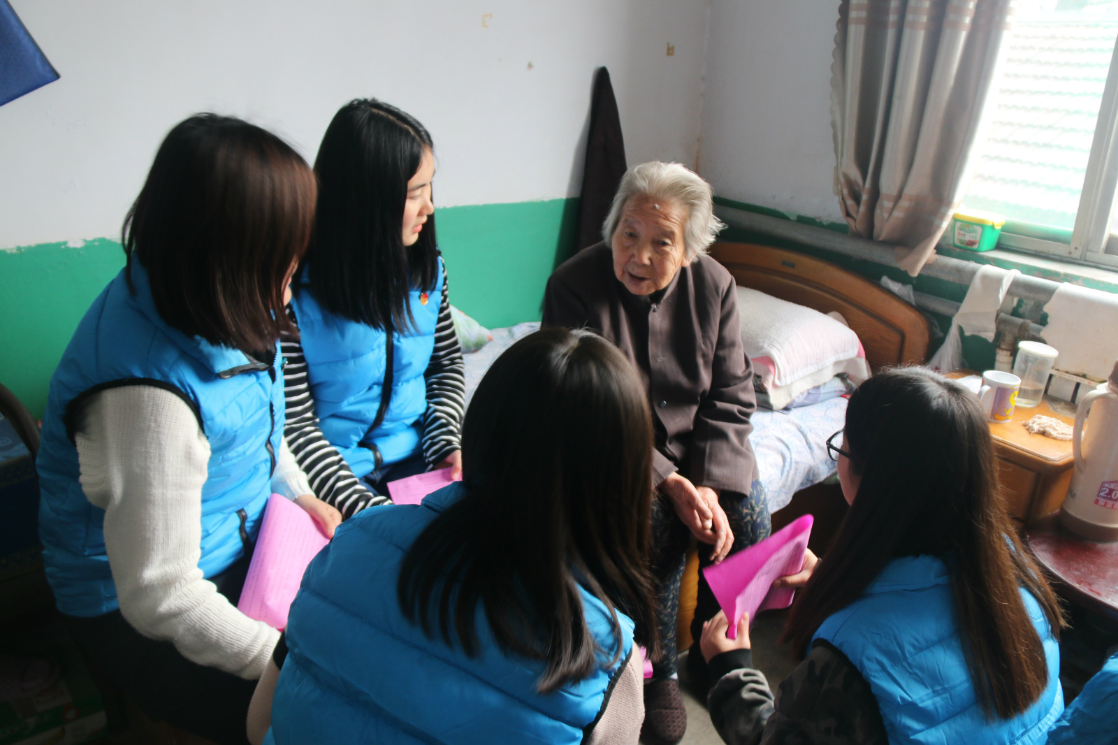 学院组织集中志愿服务活动助力创城工作