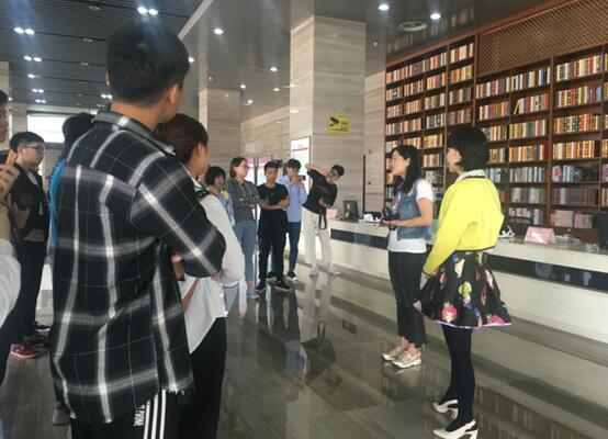 一路阅读，一路书香–走进淄博市图书馆