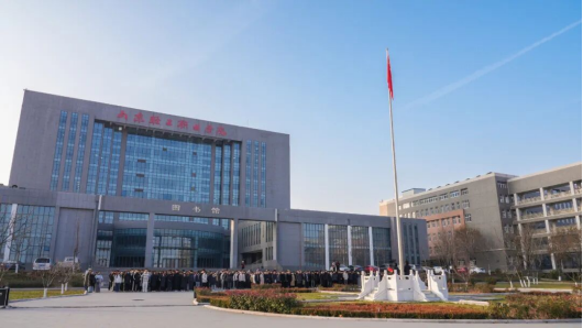 以宪法之光铸青春之魂 用奋斗之我赴时代之约——学校举行12月份升...