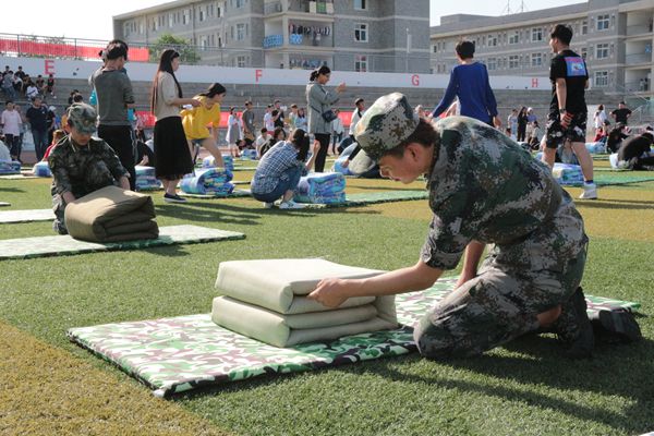 内务技能大比武，青春风采“叠”出来