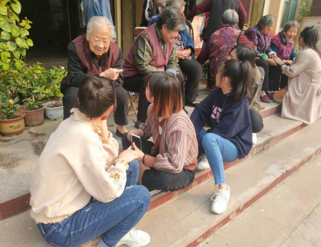 你们的微笑是我们最大的满足——纺织服装工程系重阳节走进胜利社区老年公寓